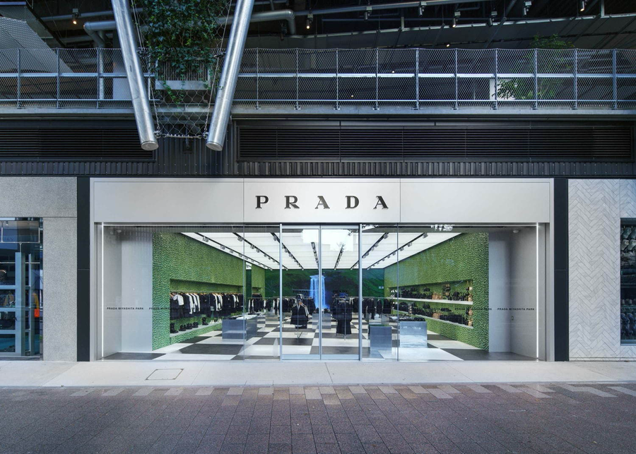 PRADA 在东京开了新店，OMA 的设计居然用海绵做墙面