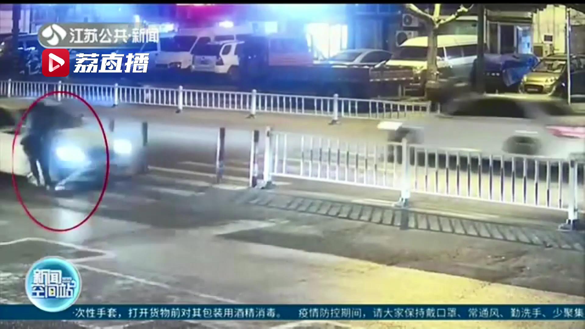 轿车斑马线前不停车礼让撞伤母子 交警：司机承担事故全部责任