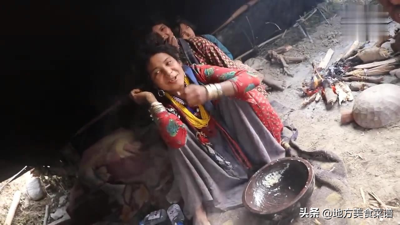 尼泊尔山区的劳特人，吃饭的碗比锅大，世界仅存的150人民族