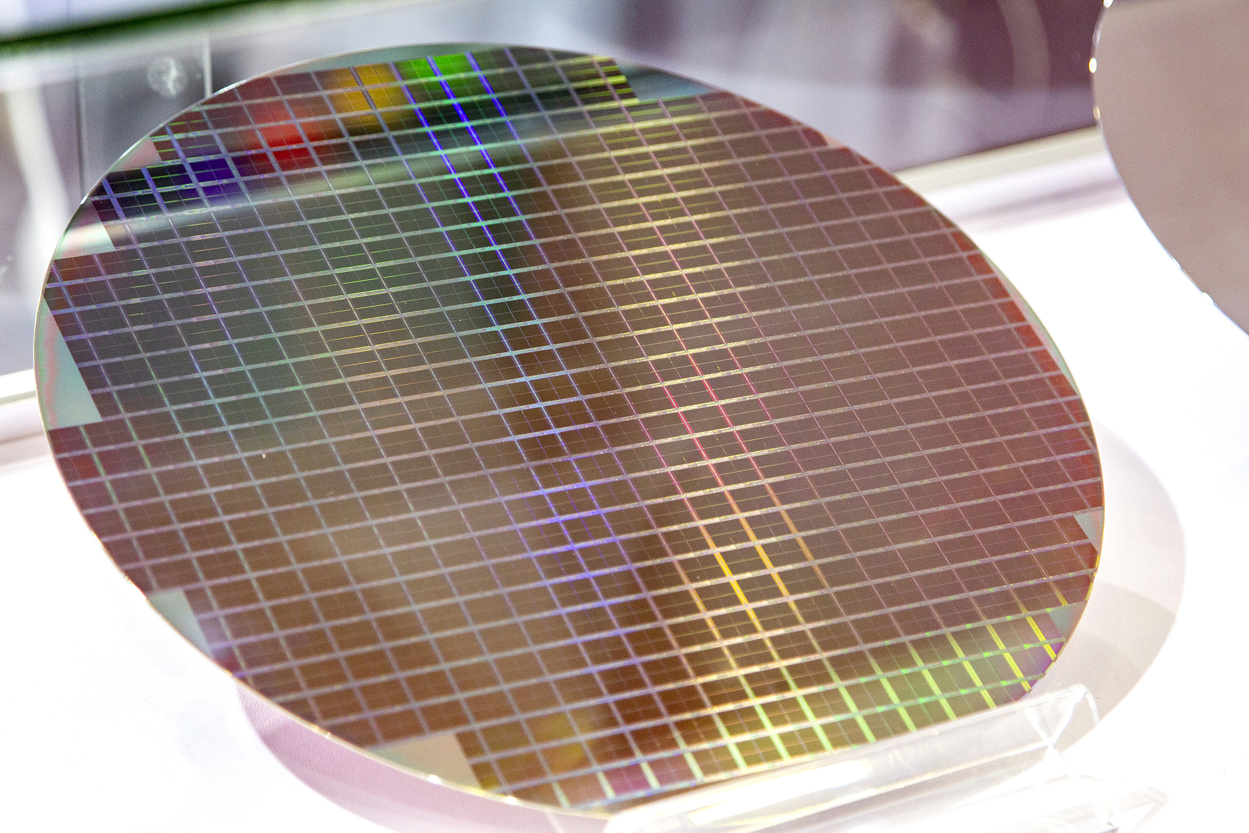 全球缺芯 美国解禁中芯国际 中国厂商疯狂囤积二