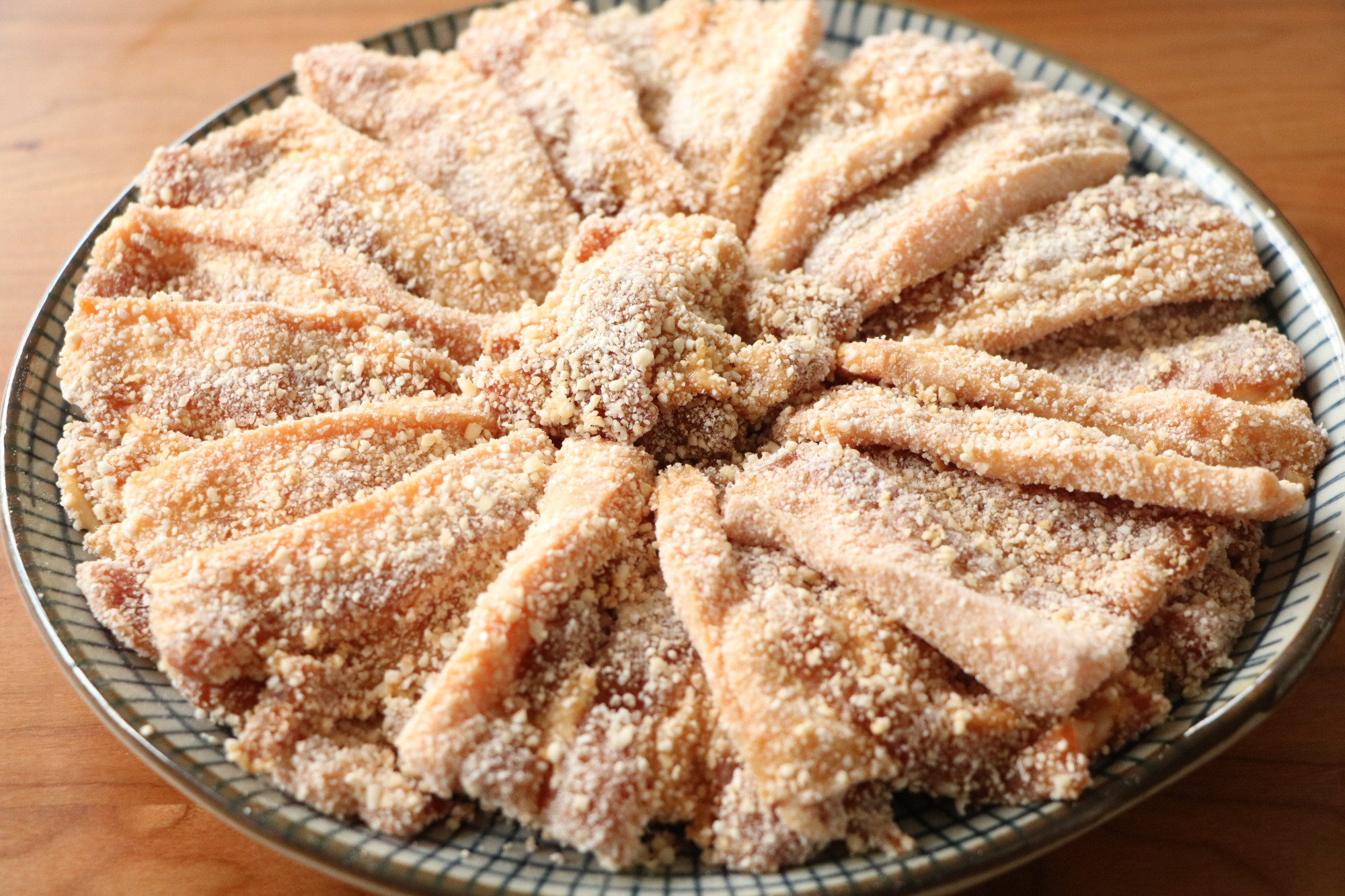 五花肉加上半碗大米，這樣吃不加一滴油，蒸一蒸，好吃不油膩