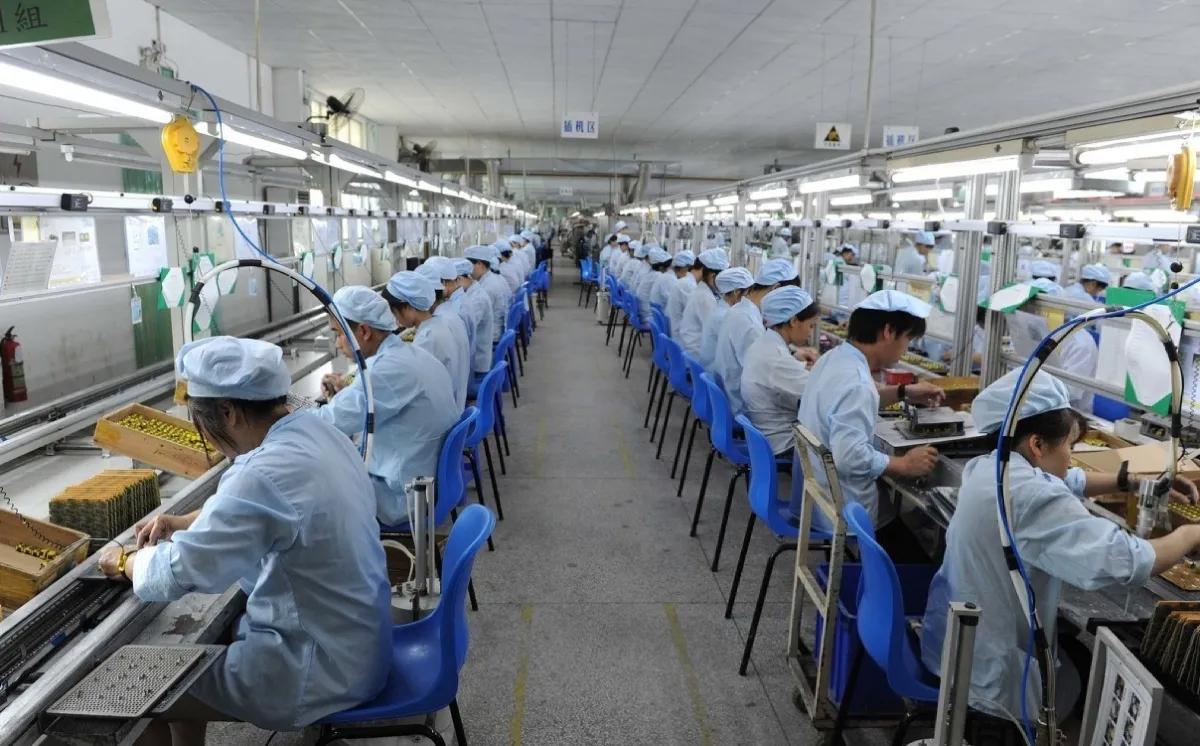 制造业占比持续下降，中国该怎样应对制造业，实现共同富裕？