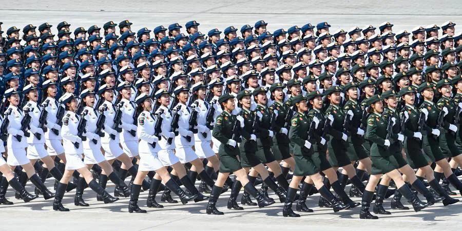 解放军74式女兵裙服，岂止是漂亮二字可以形容的！