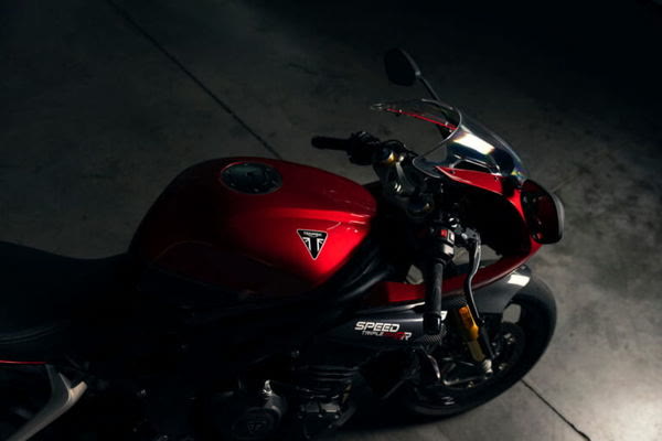 ����Triple 1200RS�����������ӵ�ͷ����ӵ��180ƥ����