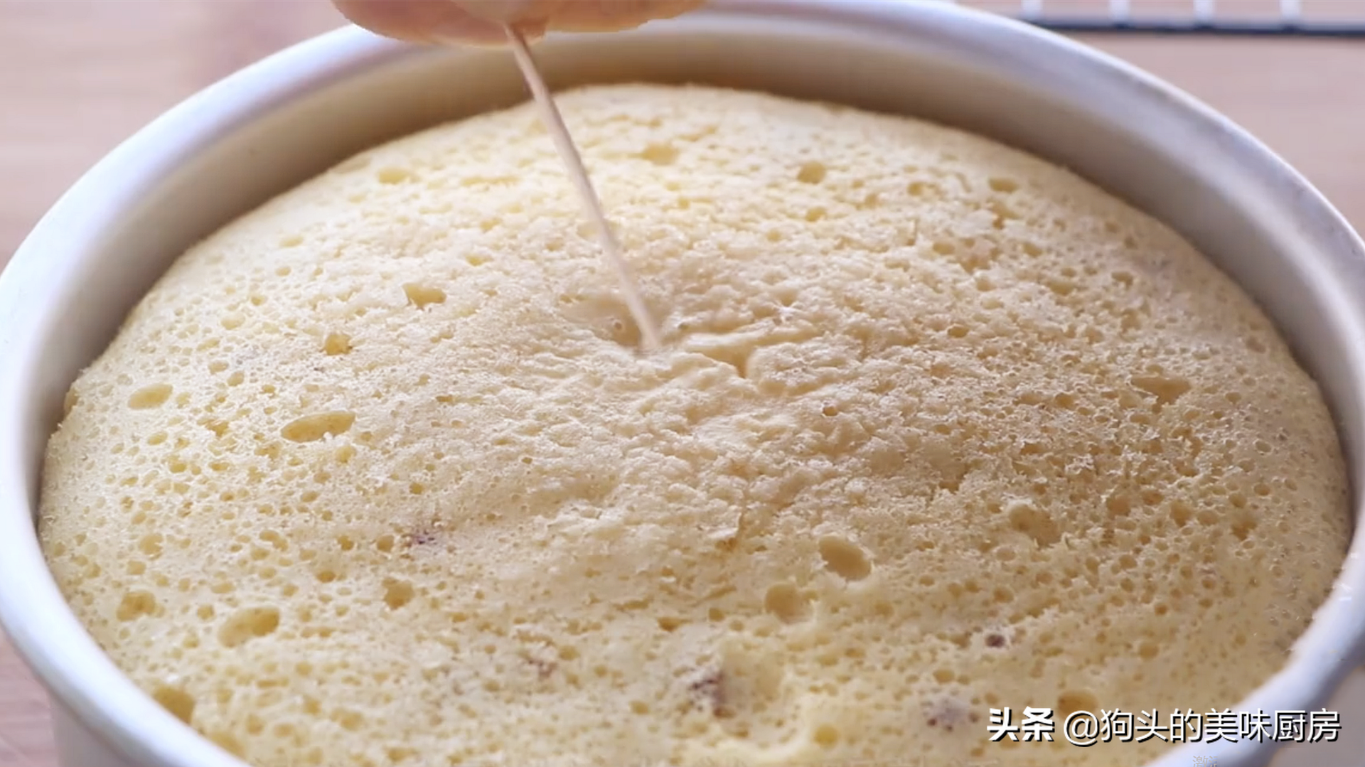 教你1碗麵粉4個雞蛋做蛋糕，不用烤箱不用電飯煲，新手一次成功