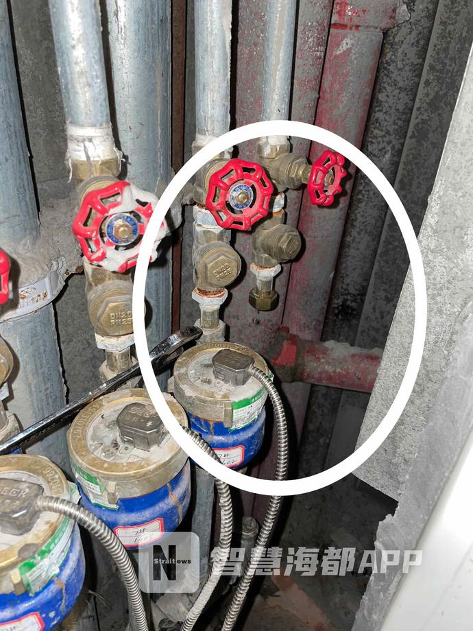 新闻详情 世欧王庄群租房业主 将被列入征信 黑名单 来源 海峡都市报 21 04 01 11 17 530 N海都全媒体记者郑旭李琪马俊杰见习记者胡杨文 图 此前 海峡都市报报道了福州市晋安区世欧王庄一区7号楼1601室被改造成群租房 导致楼下渗水 水电部门对