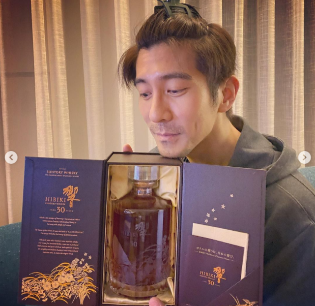 賈靜雯發文為老公慶生，修傑楷親自下廚做大餐，一家五口幸福同框