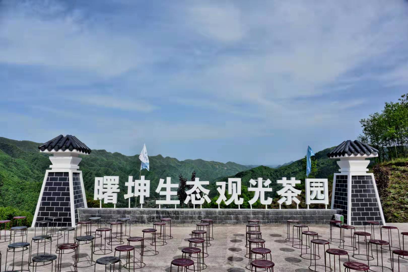 镇巴花园社区“长岭望月”茶叶品牌后面的感人故事
