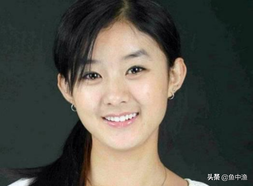 “清纯小花”赵丽颖的心酸上位史，和她生命中3个因戏生情的男人