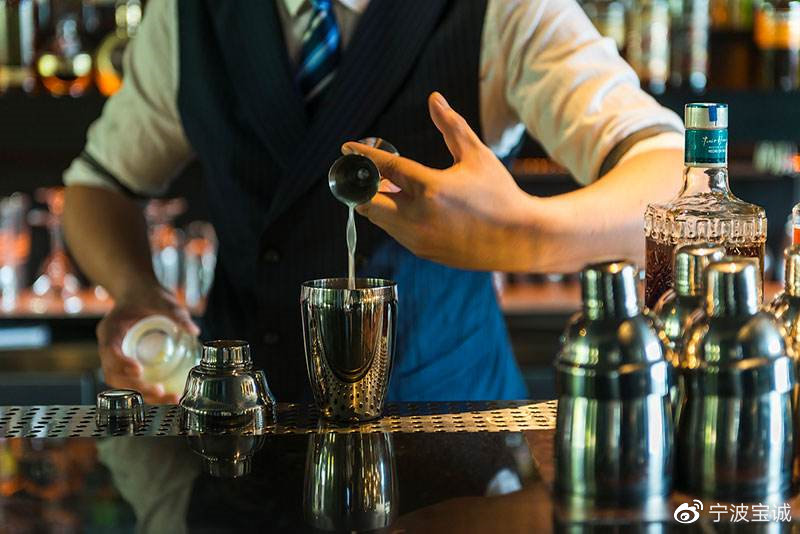 暗夜骑士，驰骋暮色 | 全新BMW X6万圣节音乐Party