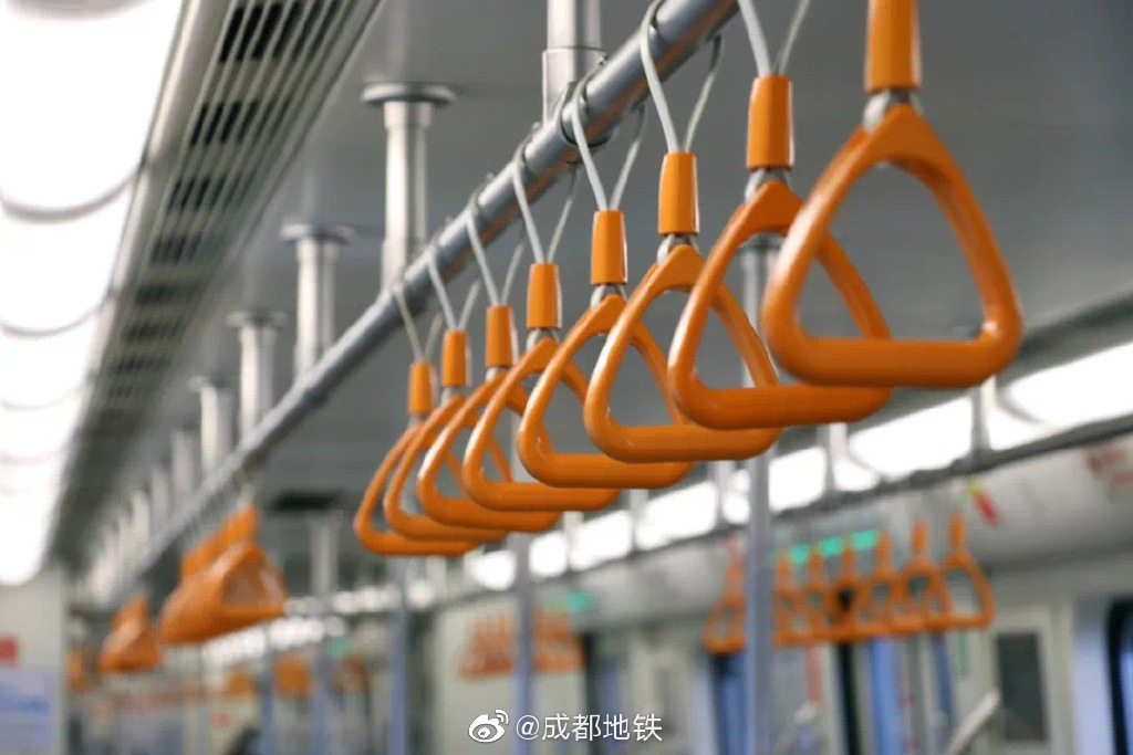 重庆成都果然是一家，联名推出轨道交通纪念票，100元可乘车12次