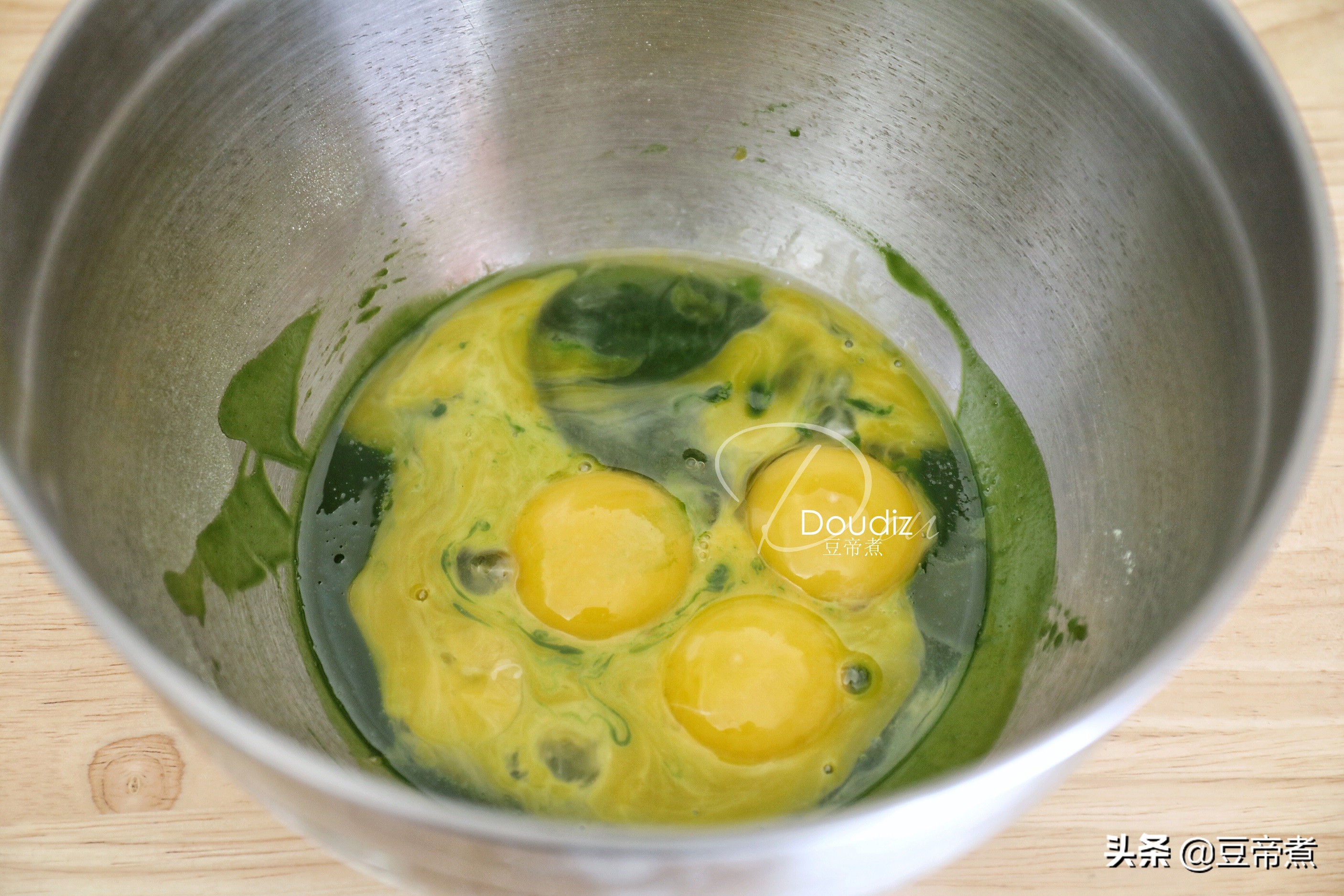 終於學會了孩子最愛吃的小蛋糕，自製衛生用料放心，實在太好吃了