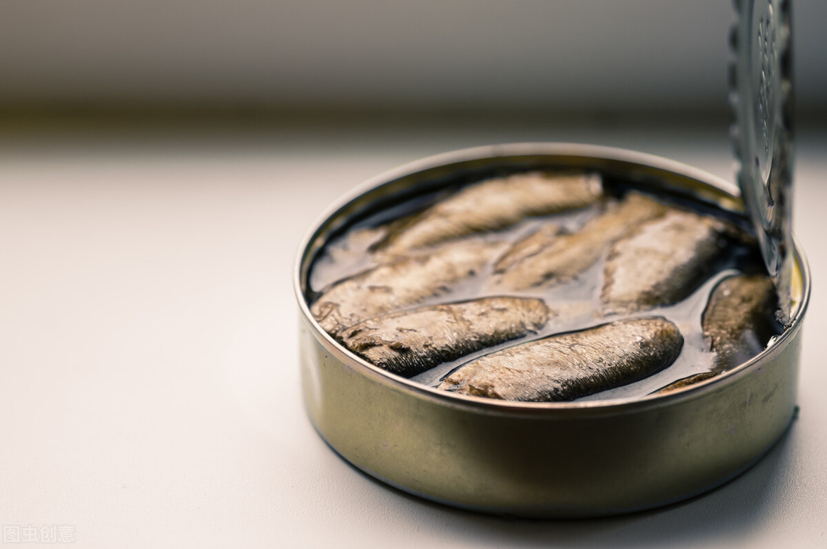 鲱鱼罐头：比臭鸡蛋“臭”19倍，记录了瑞典的一段“悲催史”