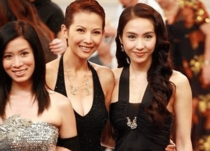 34岁离婚36岁嫁入豪门，央视第一美女51岁高调复