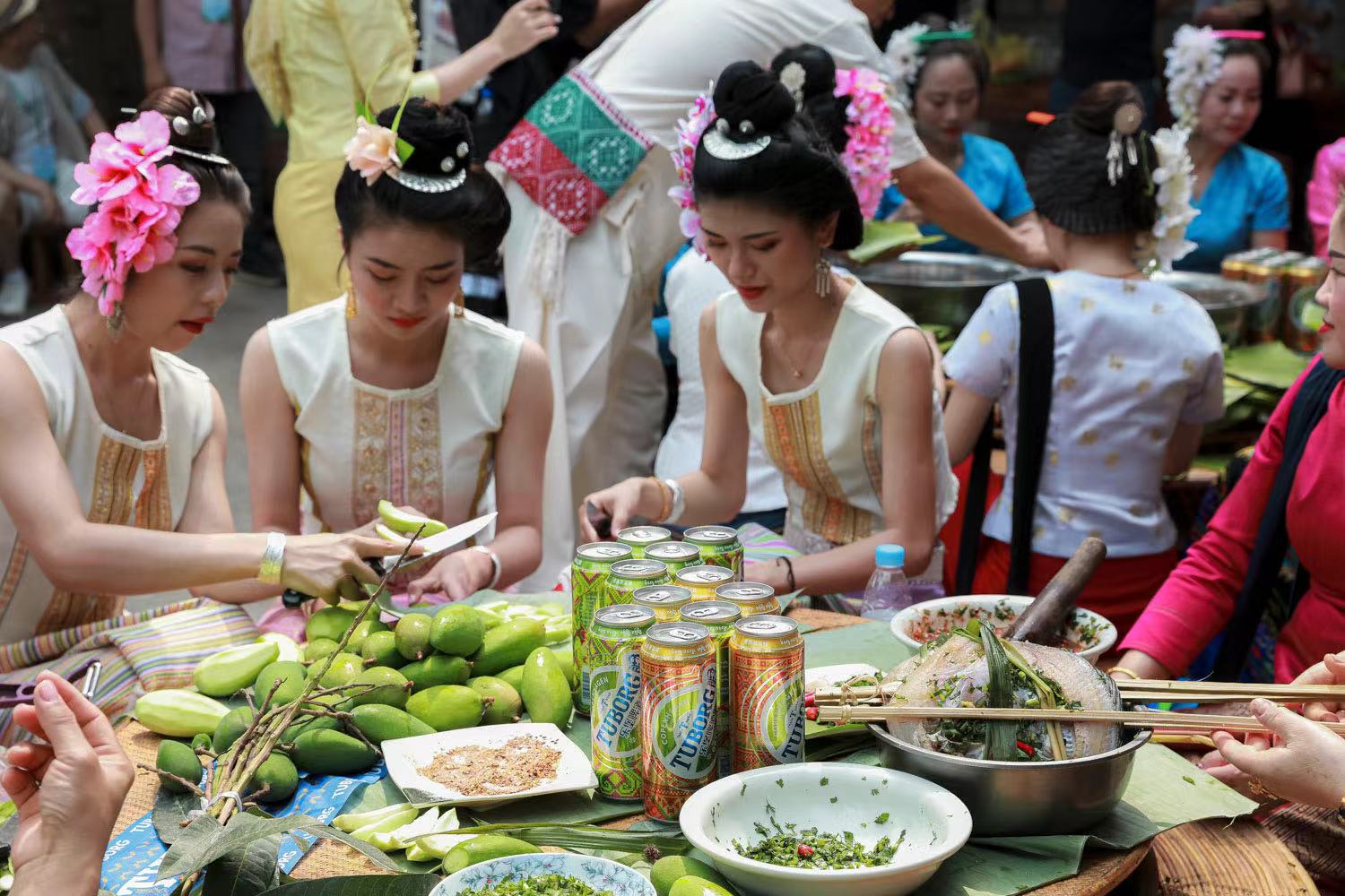 如哩金湾！乐堡啤酒联手取水少女选拔大赛，云过泼水节