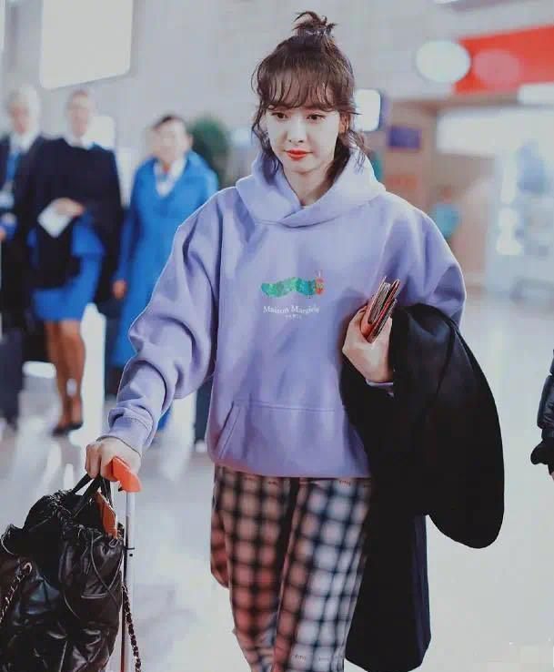 最近火了一种裤子：叫“卫裤”，遮肉显瘦又显