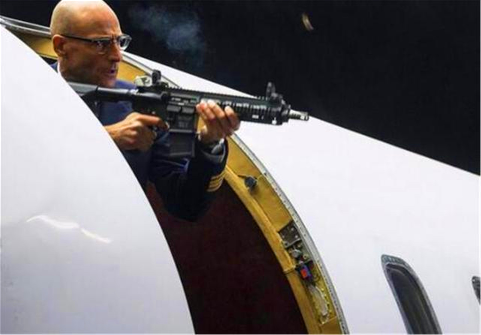 伊朗导弹专家突然死亡，只因女护士收下10万美金