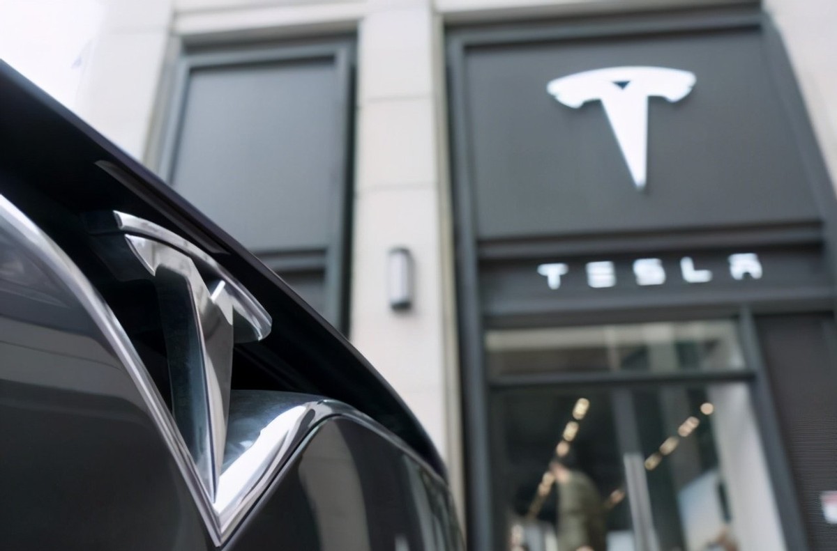 特斯拉公布今年第二季度财报，净利润突破10亿美元，再创新高