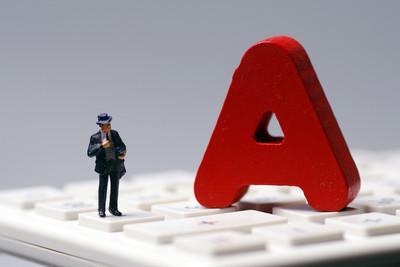 巴菲特点透中国股市：投资其实很简单，只是散