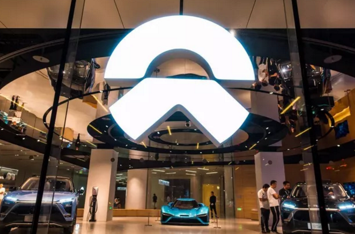 预计50万元起售，蔚来MPV车型EF9曝光，能叫板埃尔法吗?