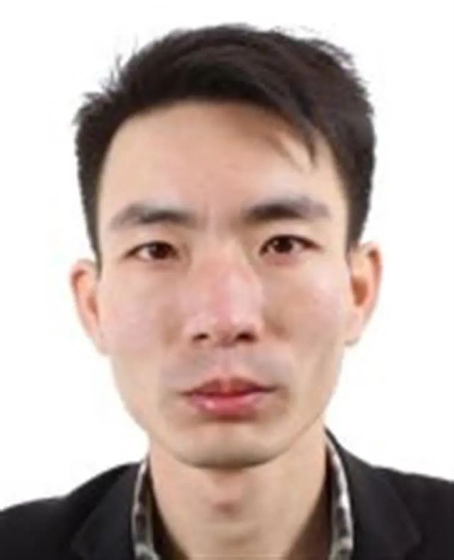 重大刑案！司机帮乘客抬行李箱，摸到了渗出的血…内有一具女尸？