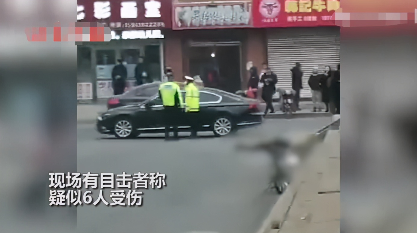 辽宁开原一男子当街持刀伤人，致7死7伤，一民警抓捕时受伤