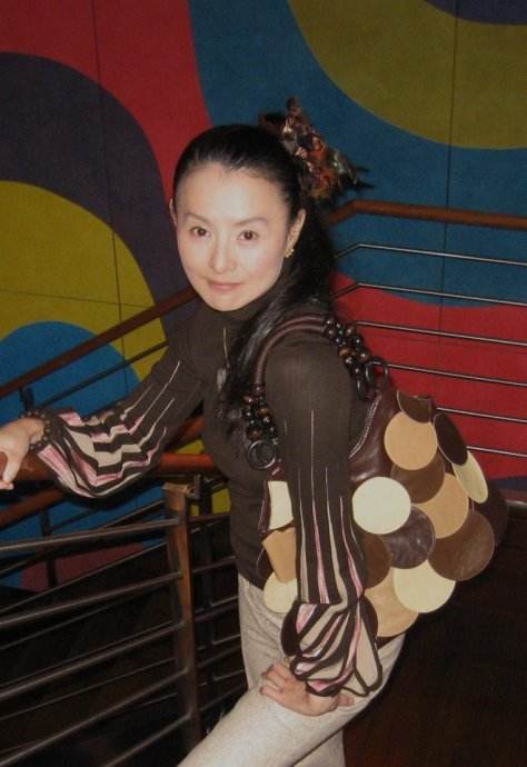 最美警花李赛凤，两段婚姻均失败，遭豪门丈夫