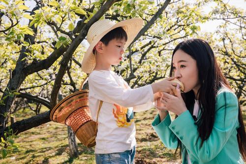 霍思燕的育兒觀：不限制孩子看電視，嗯哼很多知識是從動畫片學的