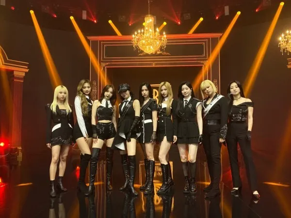 GFRIEND解散后粉丝仍被公司压榨;TWICE成员透露续约进展?