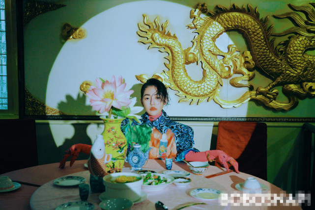 小S微醺湿发大片，傲娇自诩“时尚偶像”，一脸国际范更胜女儿