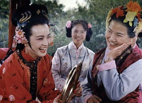 1999年那一夜，赵丽蓉为自己选好遗照，穿好寿衣