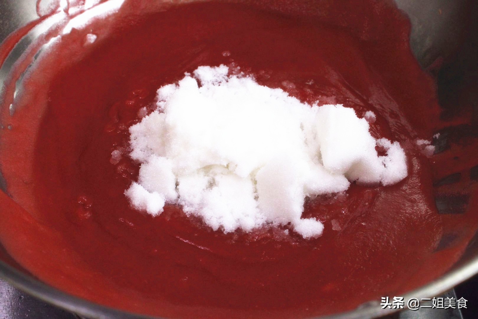 秋天山楂便宜，买几斤在家做山楂糕，酸甜可口，不用出去买