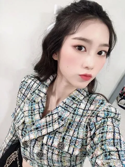 越看越觉得非常适合用“龙颜”来形容的这位女团爱豆