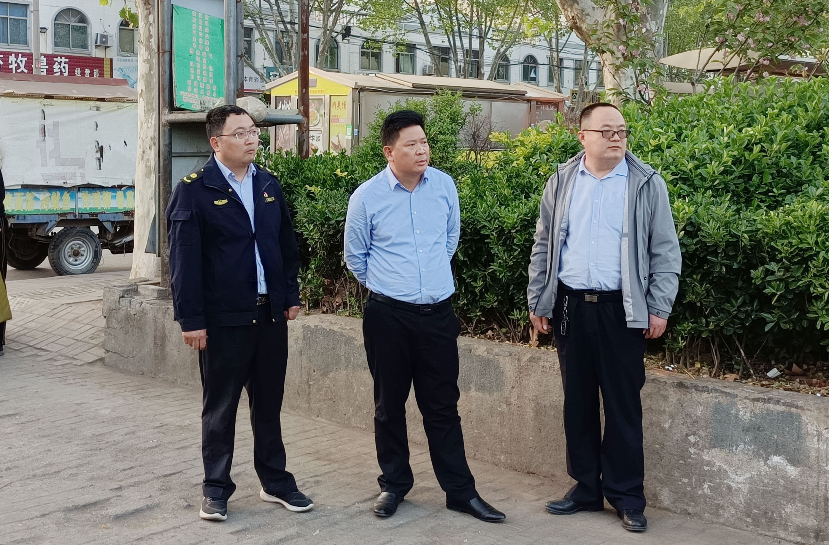 临沭县综合行政执法局集中整治红石湖公园门前乱象获市民点赞
