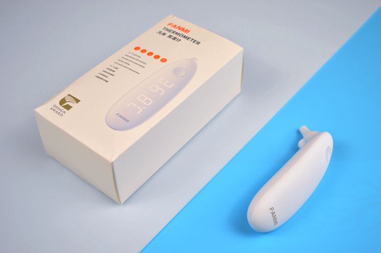 关爱孩子健康，发烧要准确测量体温，体验凡米耳温枪白瓷版