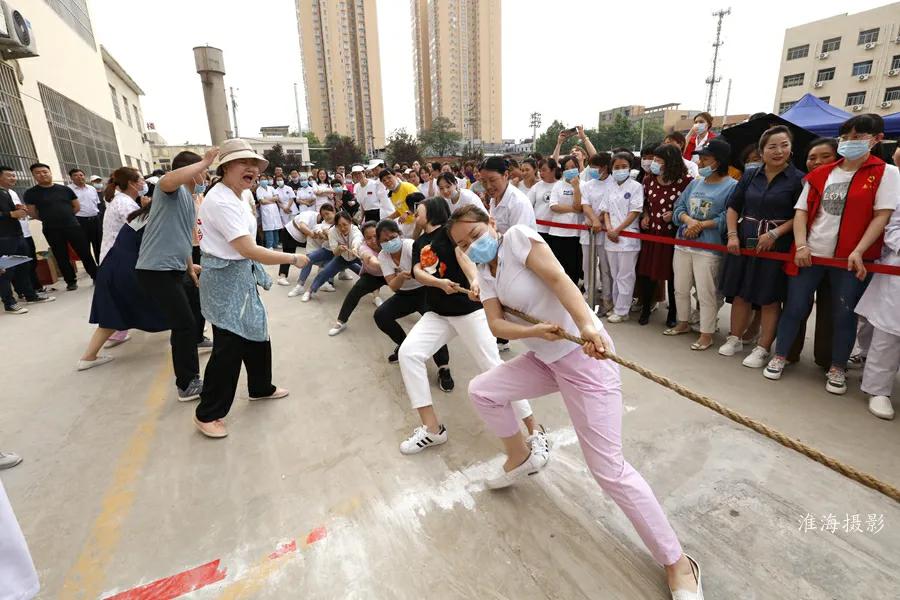 三原县医院庆祝“5.12”国际护士节拔河比赛