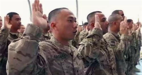 中国科学家为效忠美国服兵役失败，遭驱逐出境