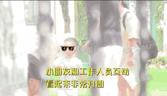 赵丽颖带儿子逛商场，两岁“想想”正面首度曝光，母子互动温馨