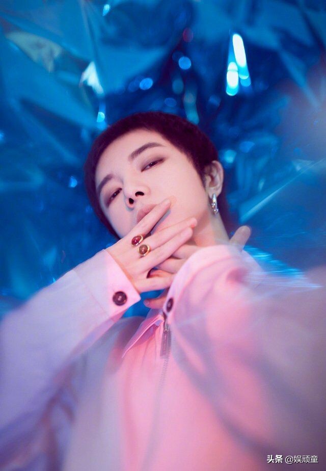 《王牌》结束半月，沈腾、关晓彤参加新综艺，看到华晨宇：厉害了