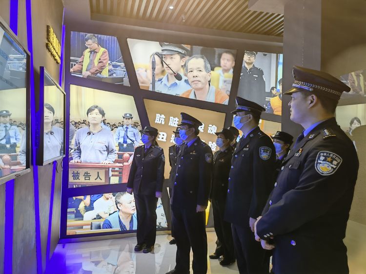 西安公安高陵分局办公室组织全体民警参观区廉政教育基地