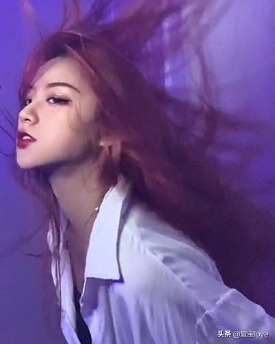 网红刀小刀为何总晒半身照？看到她全身照：这