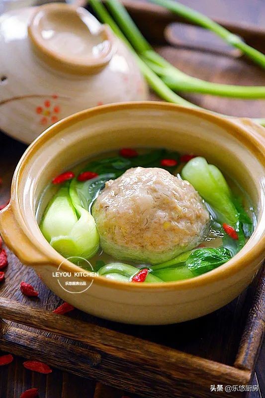 餐廳訂年夜飯，常點的一道大菜，不煎不炸，蒸熟就可以上桌