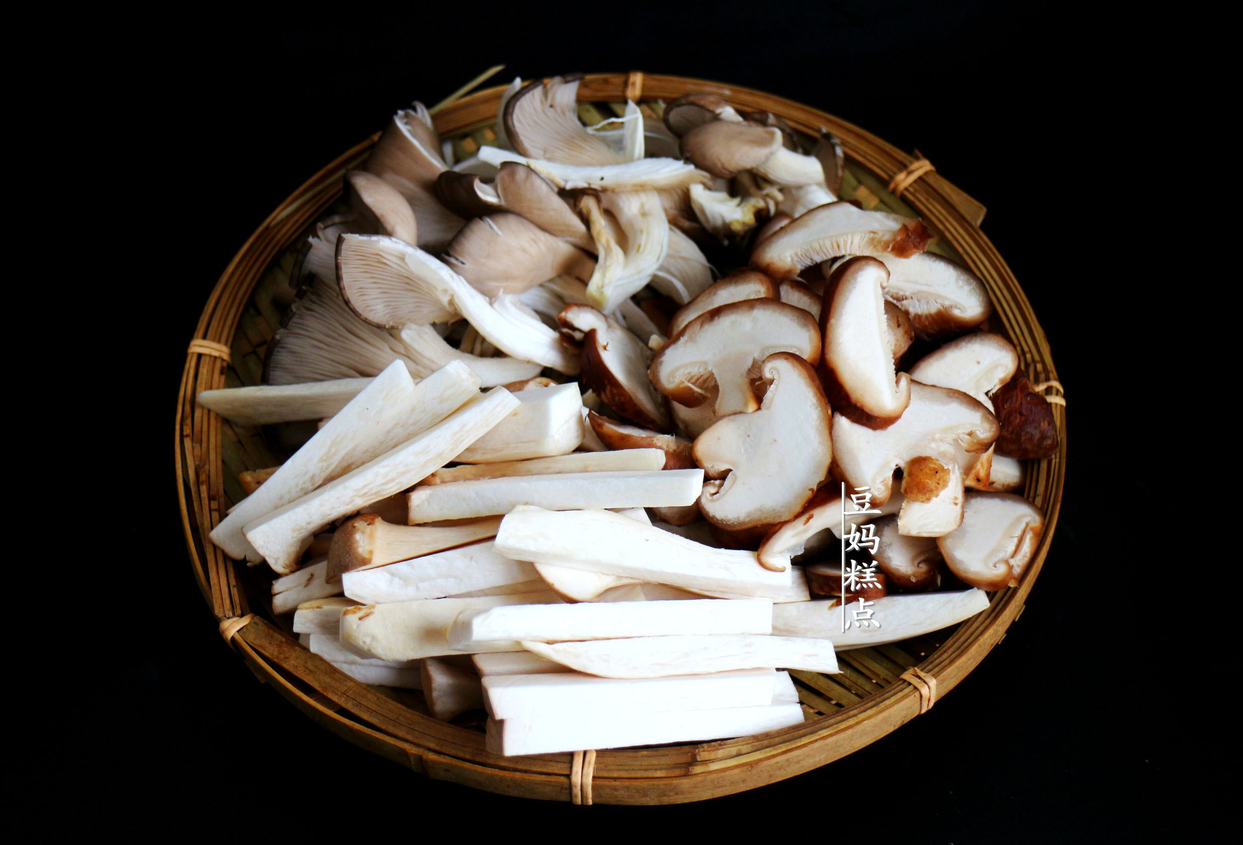 又一好吃的下饭素菜，5分钟搞定，如同肉的口感，连孩子也爱吃