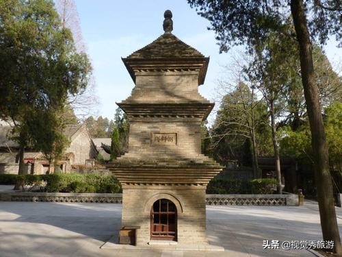 即唯识宗的三位祖师墓塔，中国现存最古老的楼阁式塔，兴教寺塔