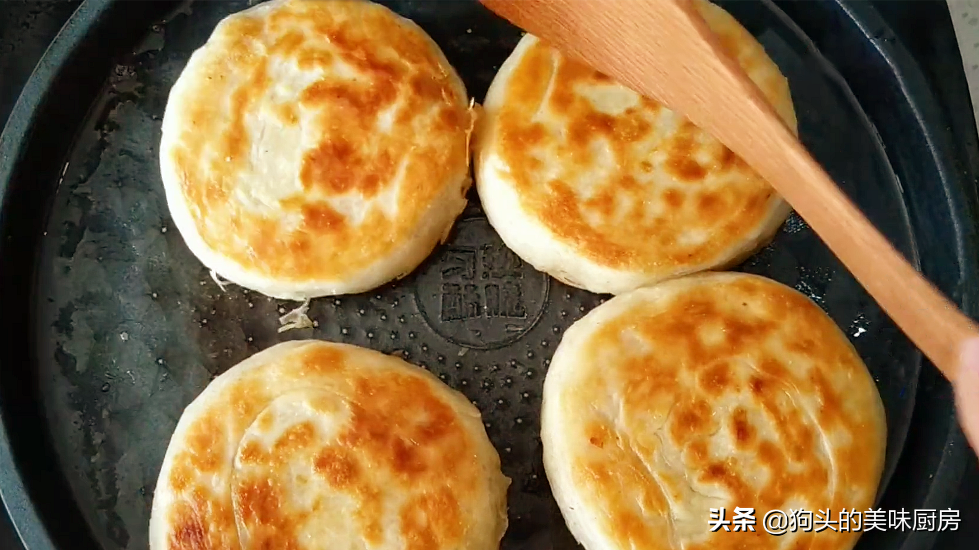 外面賣4元一個的鮮肉餅，一口鍋就能做，十塊做好幾個，先收藏了
