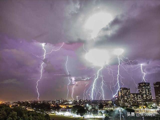 大火刚扑灭，澳大利亚又遭“天打雷劈”，百万道闪电狂劈悉尼