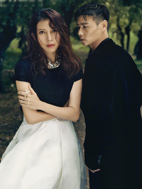 47岁蔡少芬越来越有女人味，与老公穿情侣装太撩了！谁能不羡慕