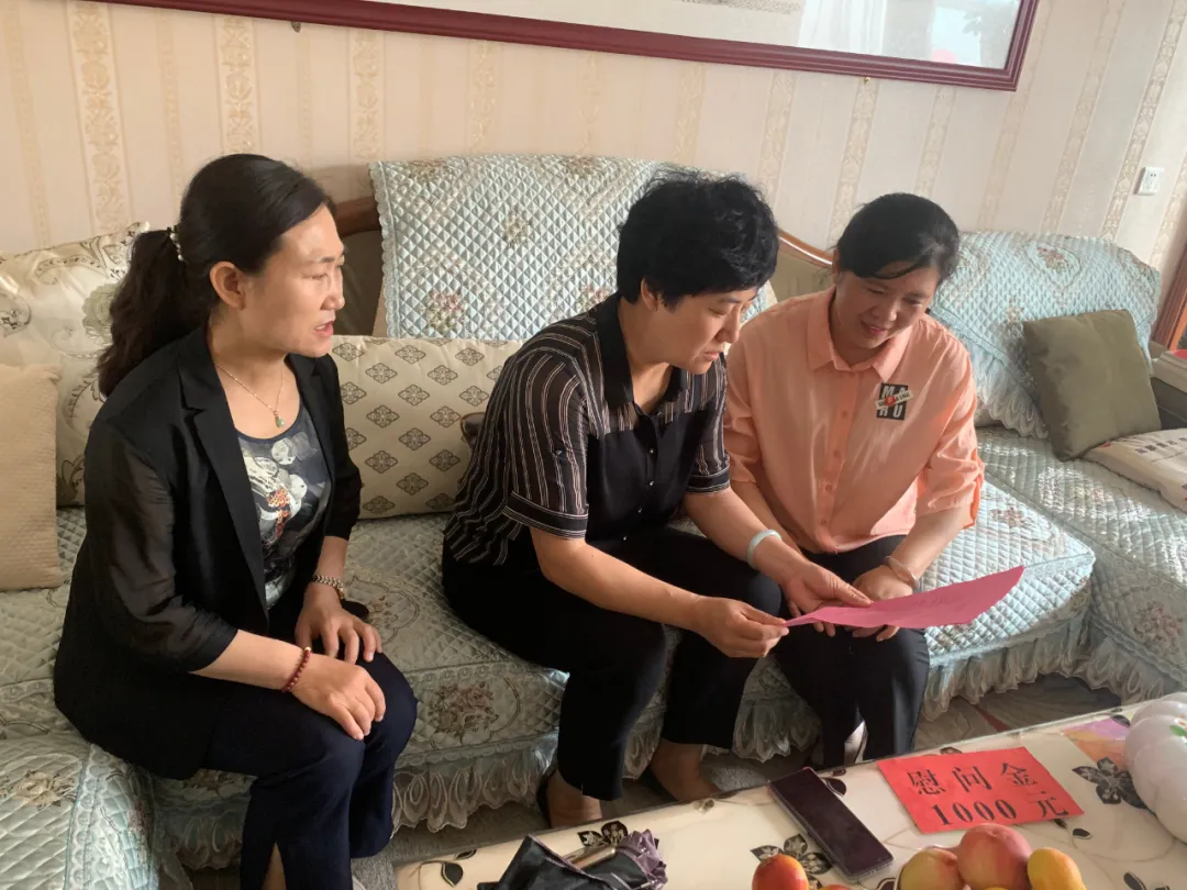 白银市妇联开展“七一·送温暖”走访慰问活动