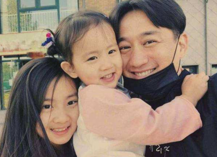 黄多多13岁上高中，精通英语和钢琴，有个会教娃的爸妈多么重要