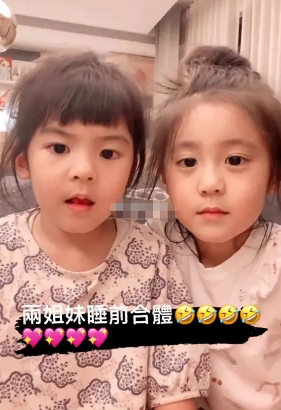 贾静雯老公晒女儿近照，咘咘和妹妹的颜值都超高，长大一定要出道